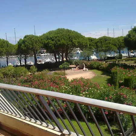 Climatisé Avec Piscine Et Parking Au Grau Du Roi - Fr-1-731-98 Appartement